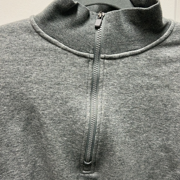 Medium gray Fabletics crop zip up. - Picture 2 of 5